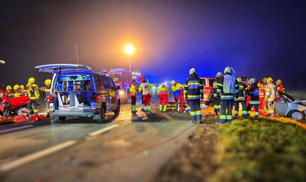 Fatal Accident on B54 Hagen: One Dead, Six Injured